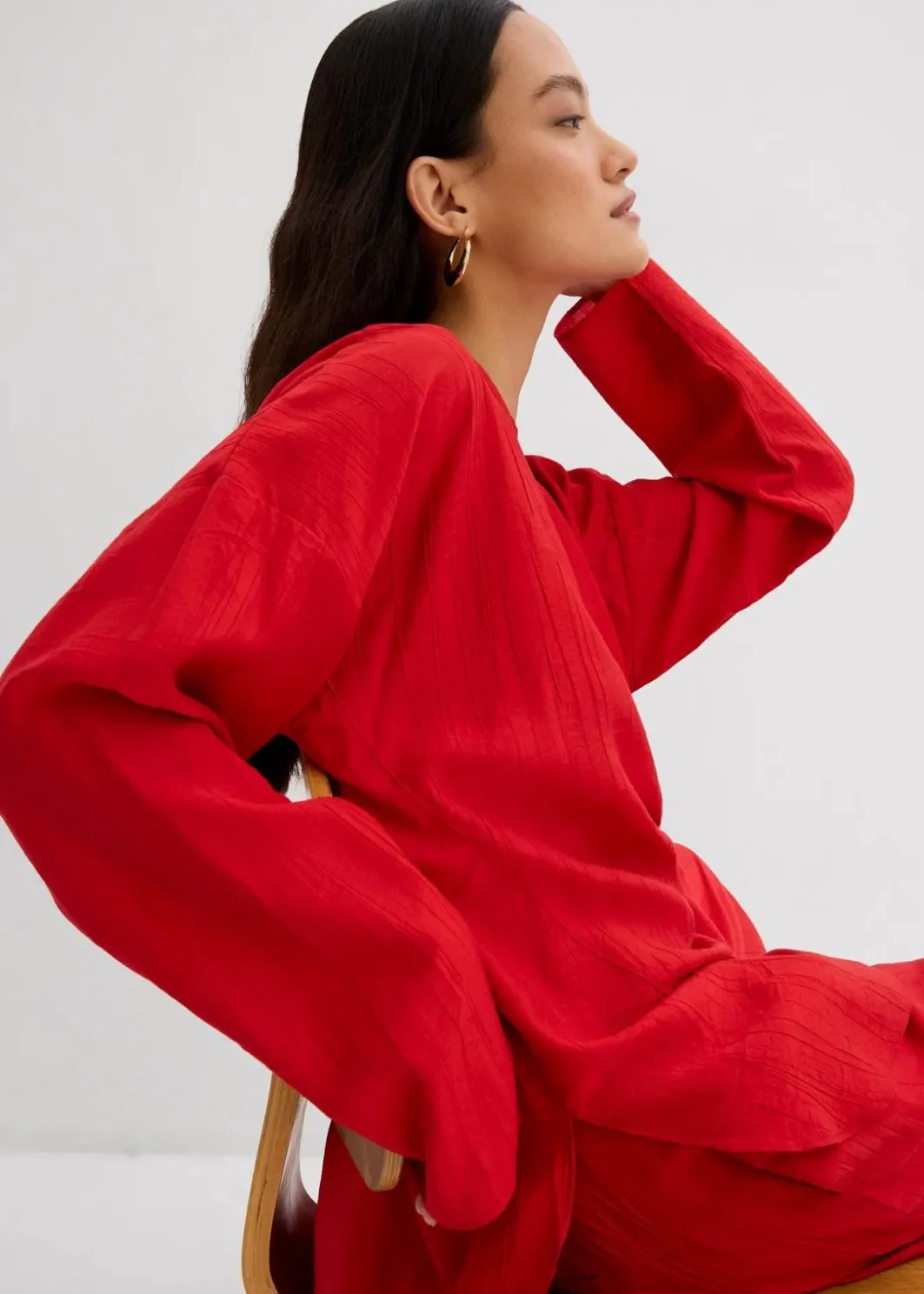 Oversized Tunikabluse aus strukturiertem Crinkle-Viskose-Mix Damen Blusen & Tuniken|Zweiteiler & Sets