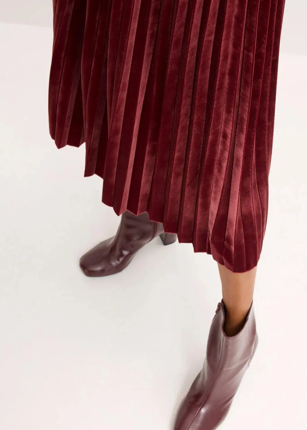 New Plissée-Rock aus softem Samt Damen Bekleidung·Sportbekleidung|Röcke