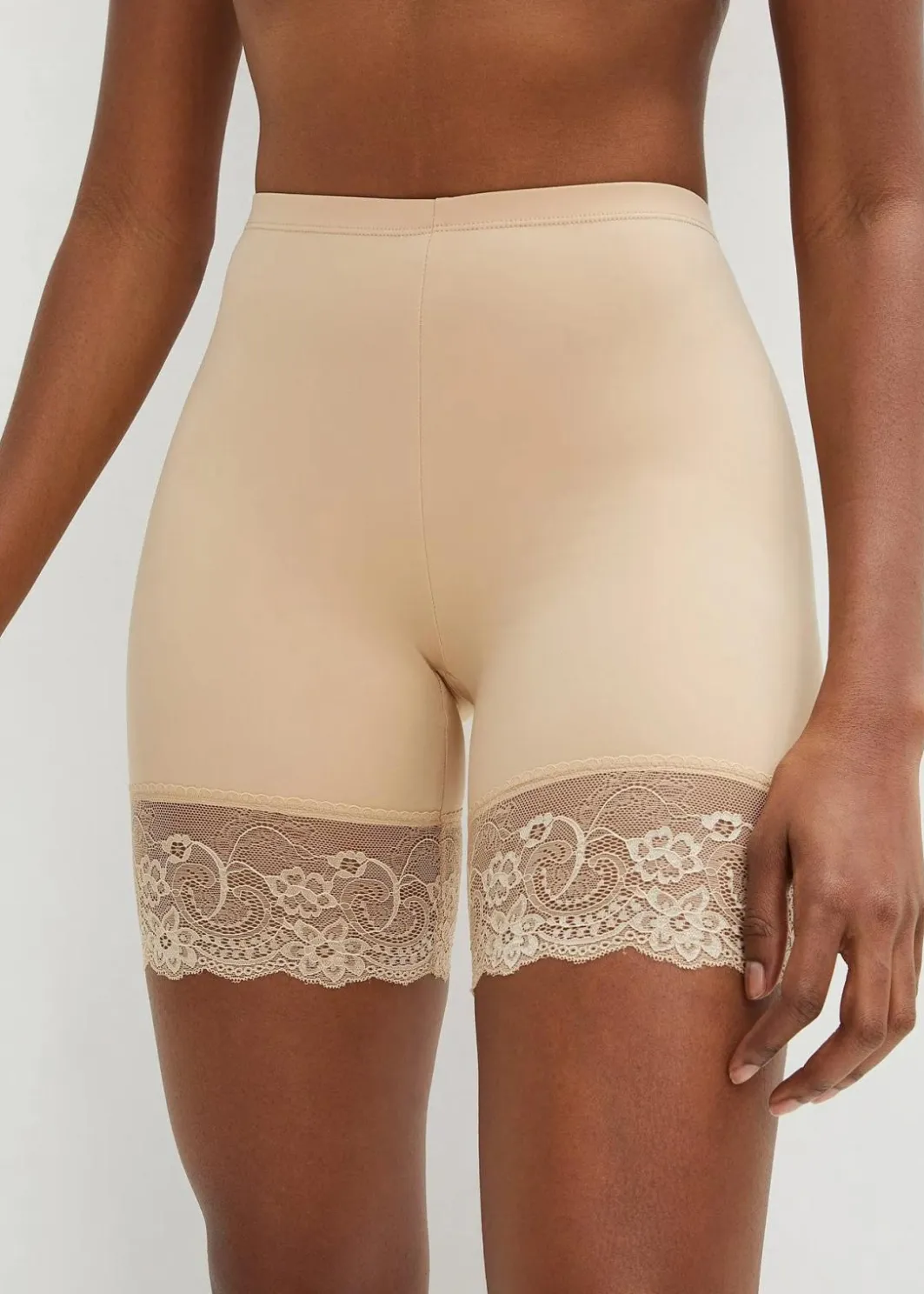 Damen bonprix Hosen|Höschen|Radler „Anti Scheuern“ aus kühlendem Polyamid mit Spitzenbein
