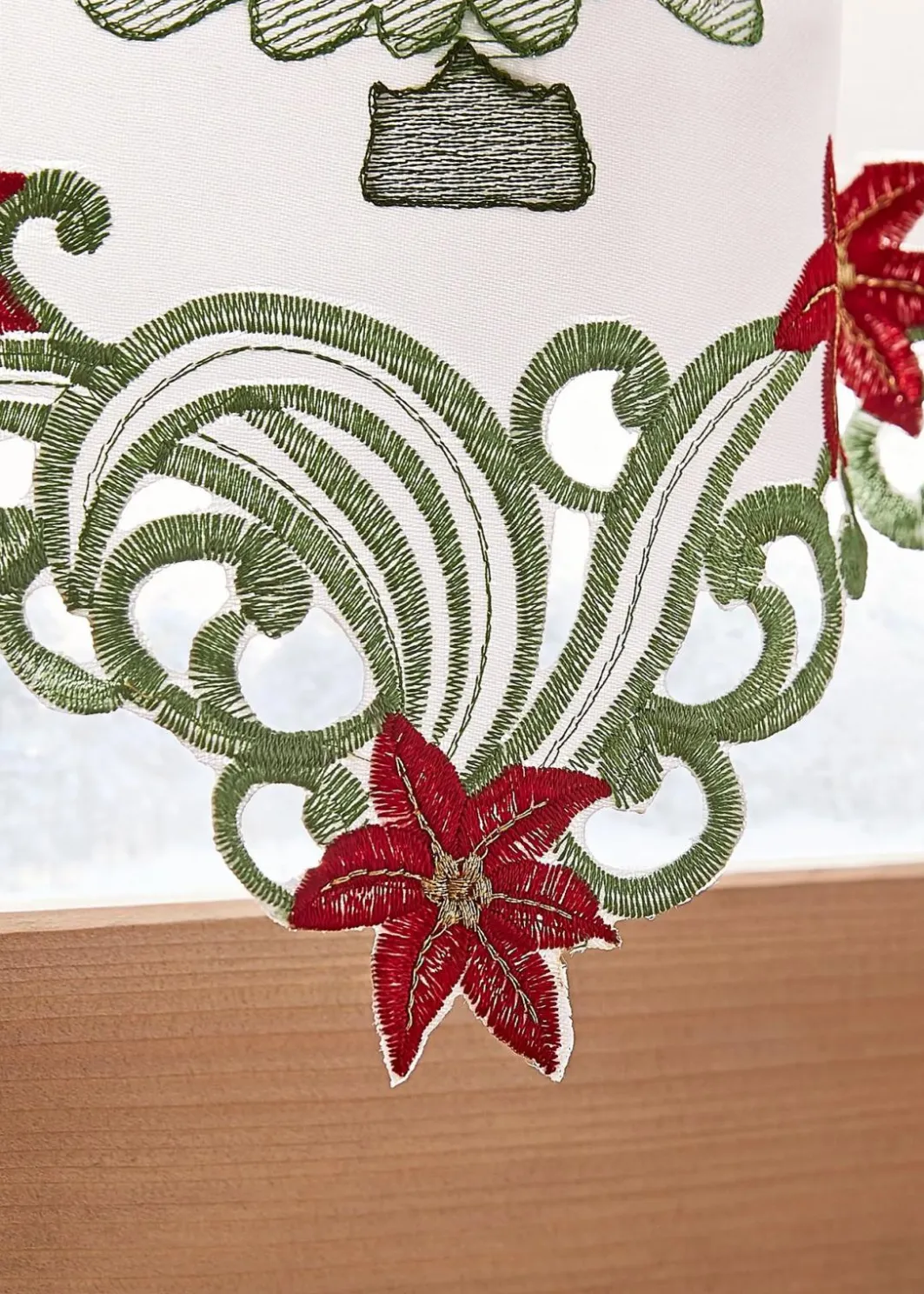 bonprix Scheibengardinen|Weihnachtsdeko & -Textilien·Gardinen|Scheibengardine mit weihnachtlicher Stickerei
