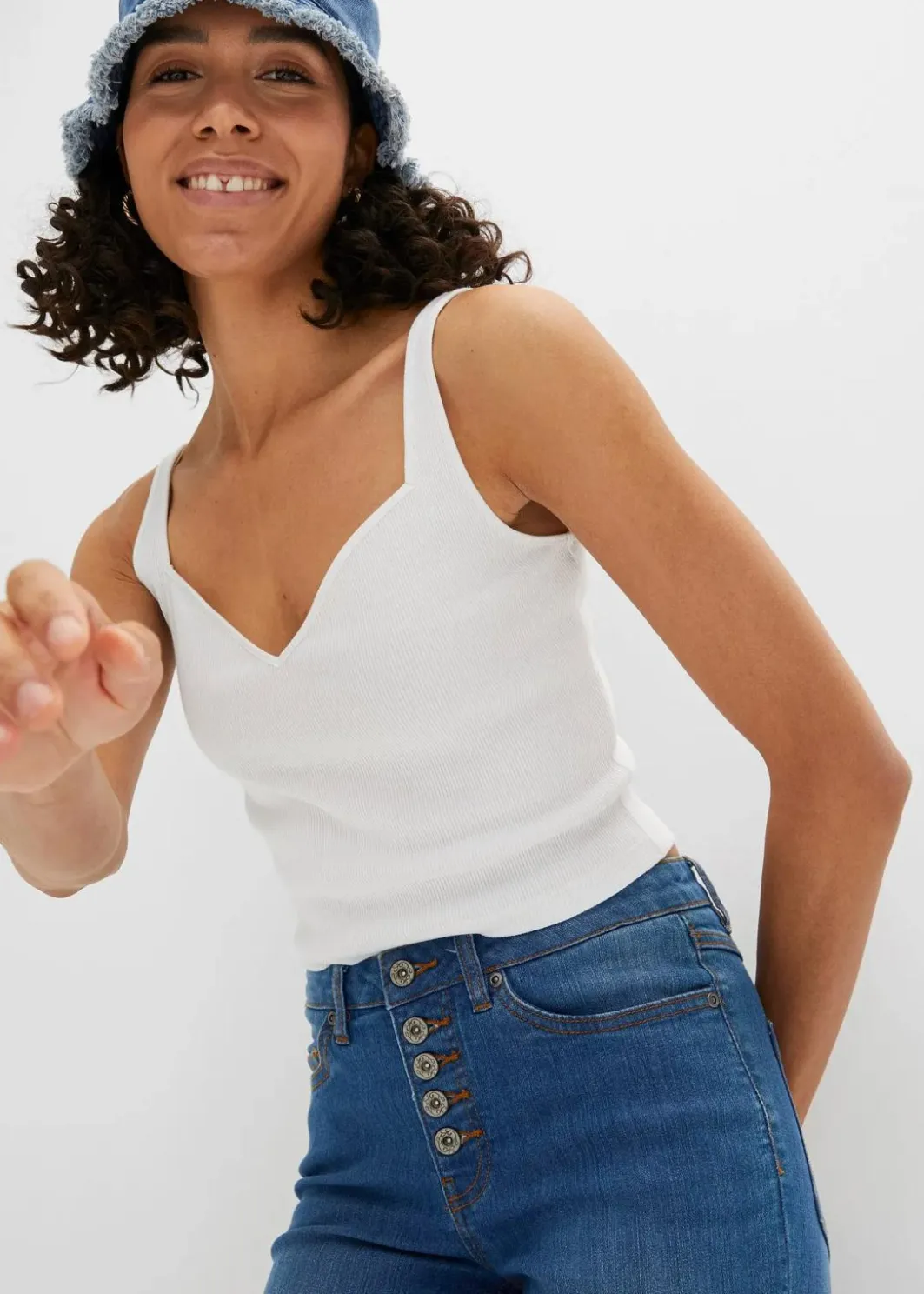 Damen bonprix Bekleidung·Shirts & Tops|Jeans|Schlagjeans mit offenem Saumabschluss