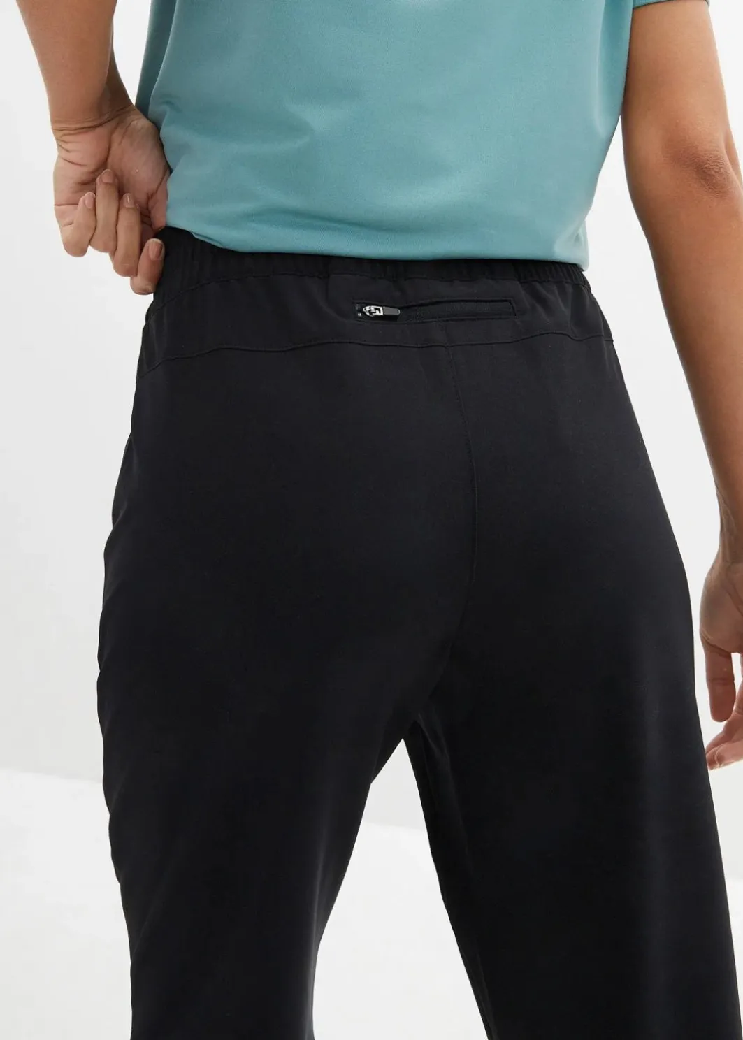Sale Schnelltrocknende Funktionshose in Capri-Länge Damen Bekleidung·Jumpsuits|Bekleidung·Sweat