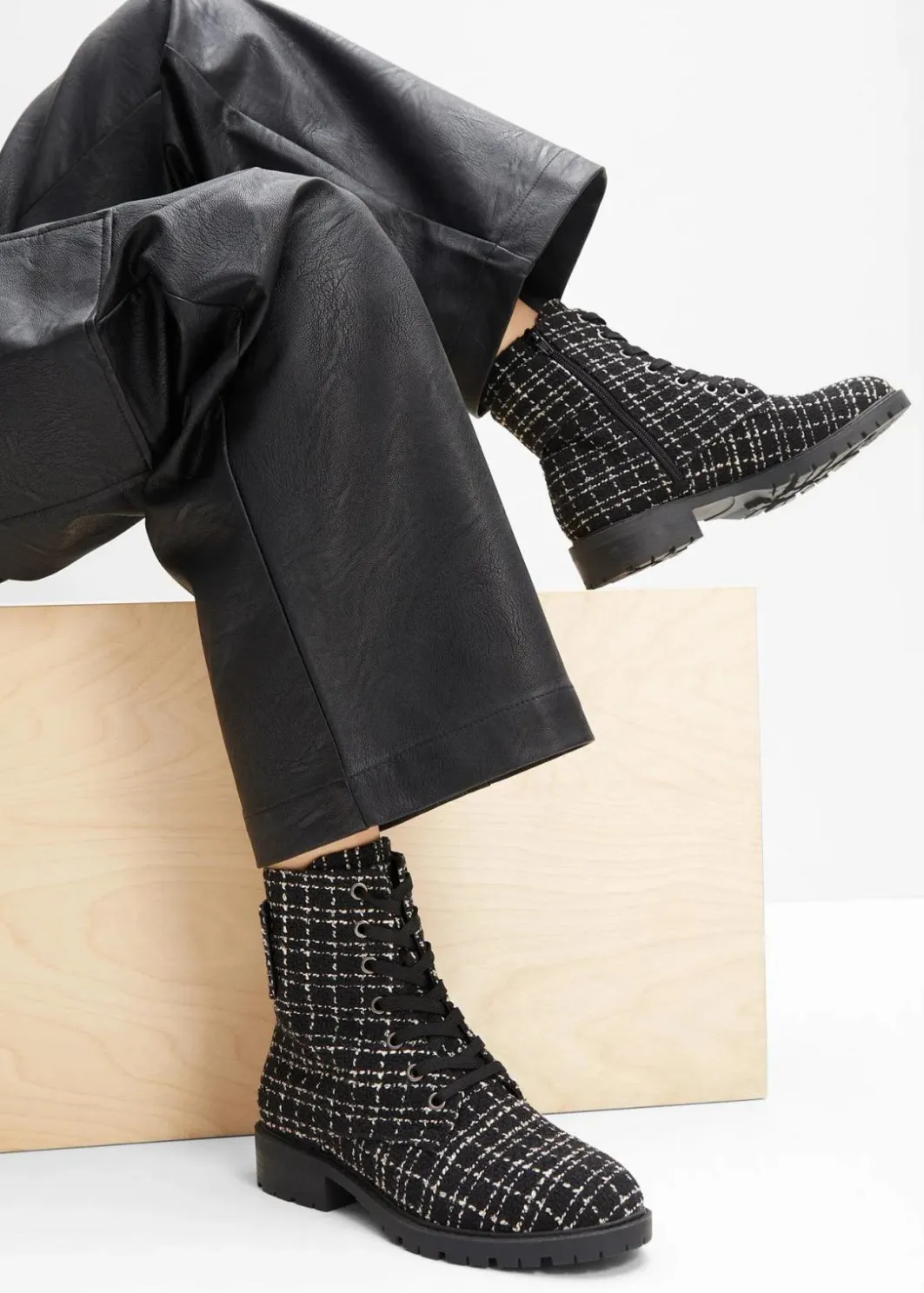 Damen bonprix Boots|Schnürboots in Bouclé-Optik