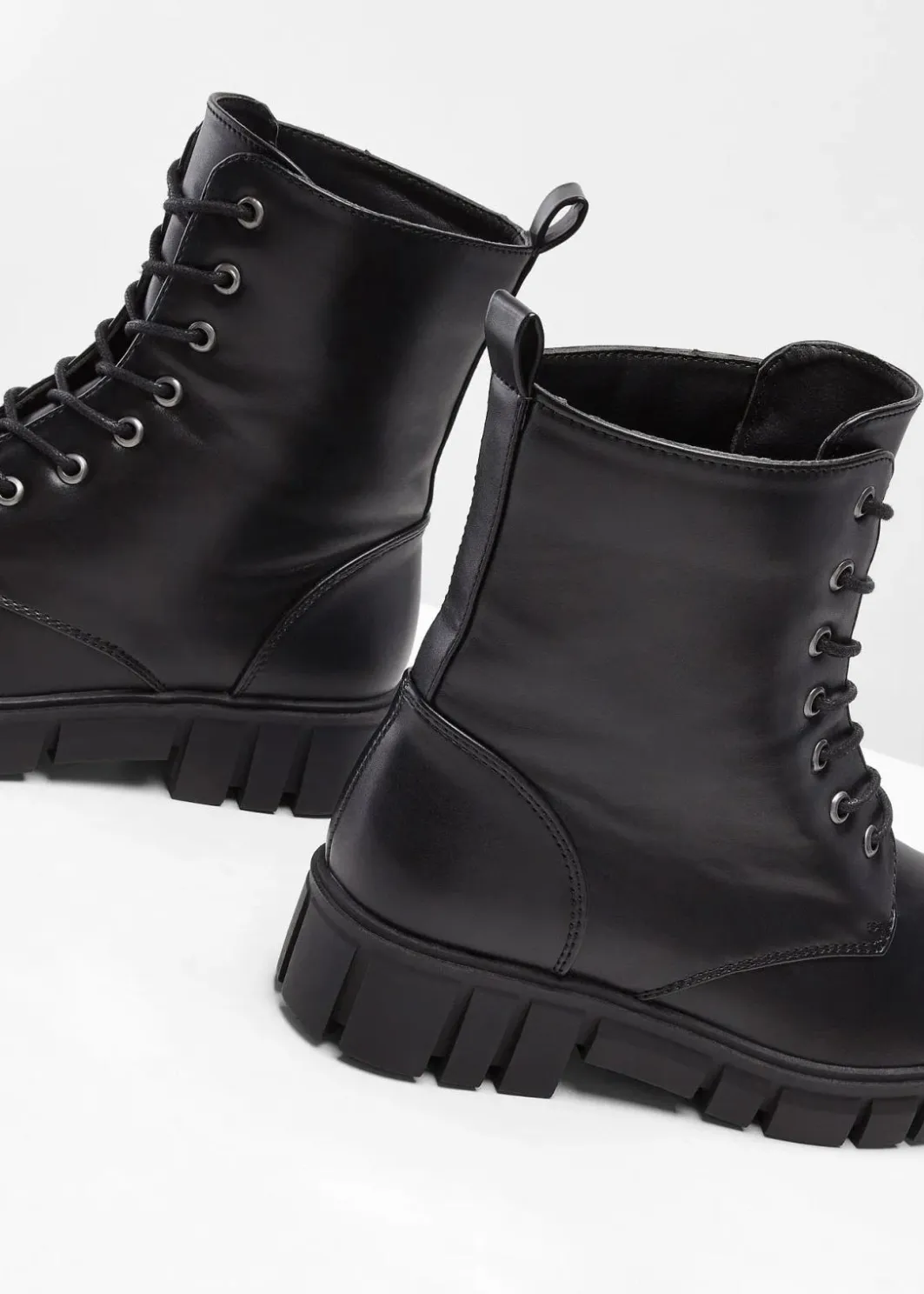 Schnürboots mit Profilsohle Damen Boots