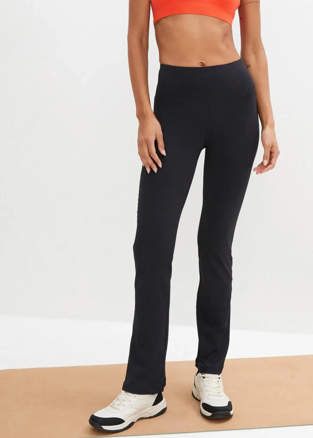 Damen bonprix Bekleidung·Sweat|Bekleidung·Kleider|Shaping Sport-Hose mit Tasche, ausgestellt