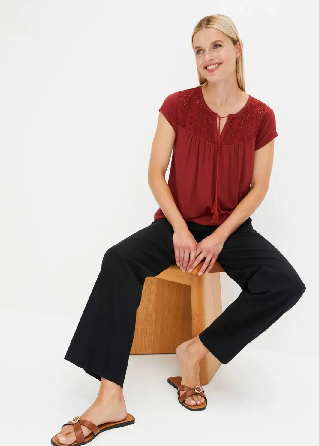 Hot Shirt mit Lochstickerei Damen Shirts & Tops