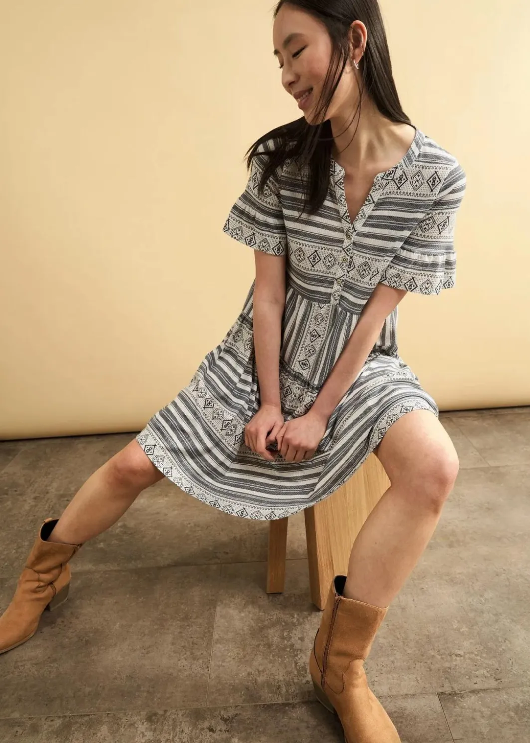 New Shirtkleid aus fließendem Viskose-Mix Damen Bekleidung·Pullover & Strickjacken|Kleider