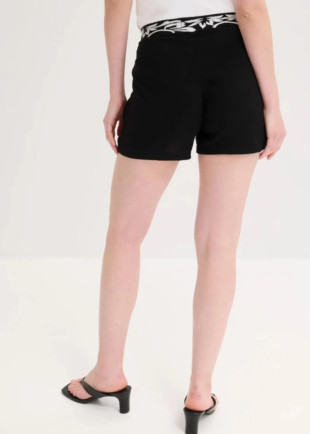 Damen bonprix Bekleidung·Outdoorbekleidung|Bekleidung·Kleider|Shorts mit Stickerei aus softem Viskose Mix