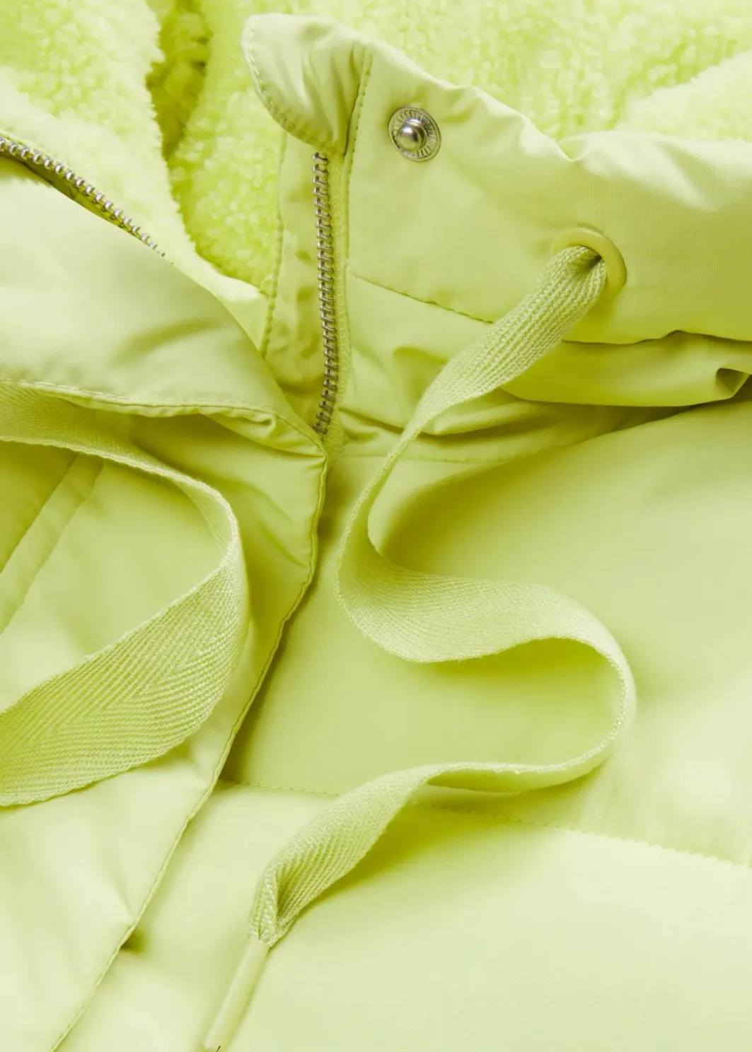 Damen bonprix Bekleidung·Hosen|Nachhaltigere Materialien|Steppmantel mit Teddyfutter in der Kapuze