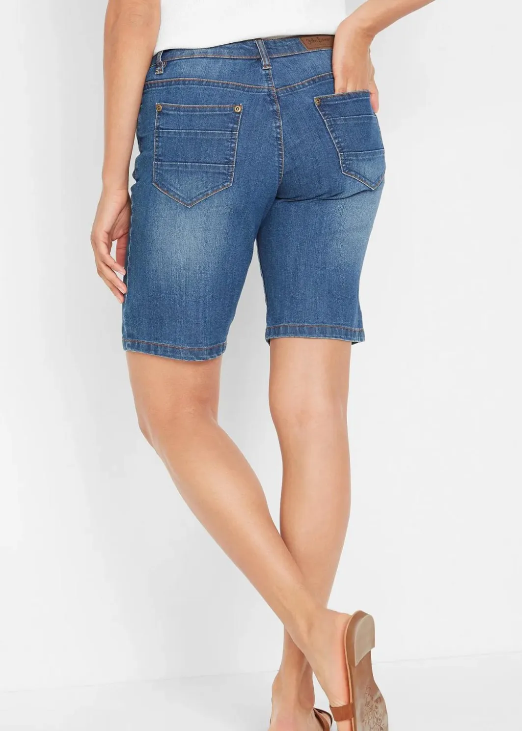 Hot Stretch-Jeans-Bermuda mit farbigem Umschlag Damen Shorts|Jeans