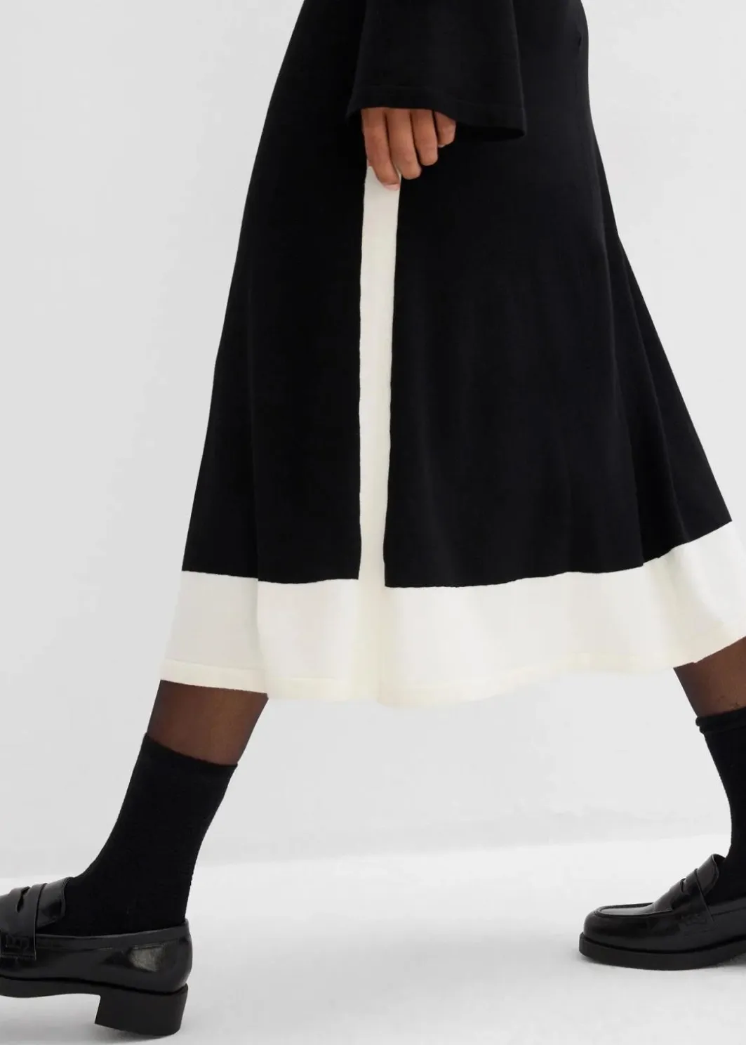 Sale Strickkleid aus Viskose-Mix mit Kontrastdetails Damen Bekleidung·Umstandsmode|Bekleidung·Pullover & Strickjacken