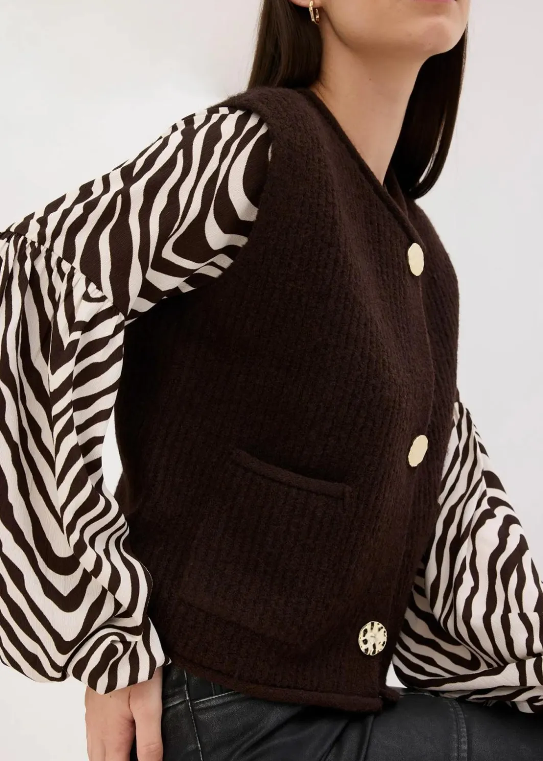 Damen bonprix Bekleidung·Umstandsmode|Bekleidung·Hosen|Strickweste mit dekorativen Knöpfen