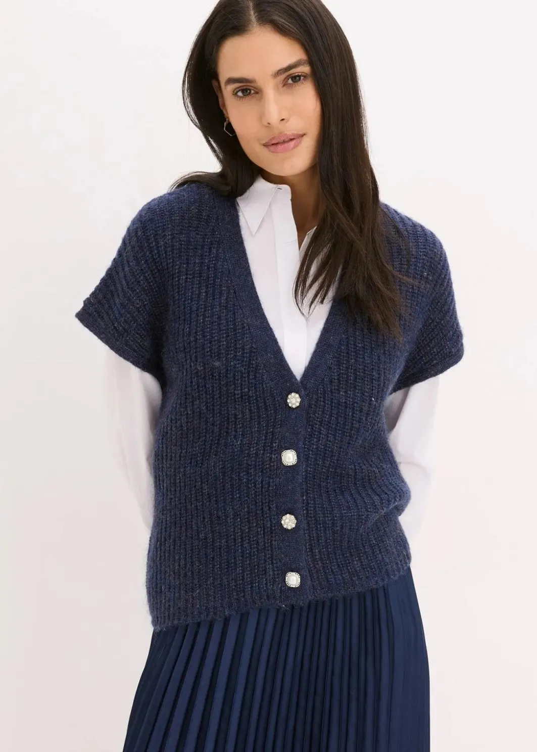 Sale Strick-Weste mit dekorativen Knöpfen und Wollanteil Damen Bekleidung·Umstandsmode|Strickmode
