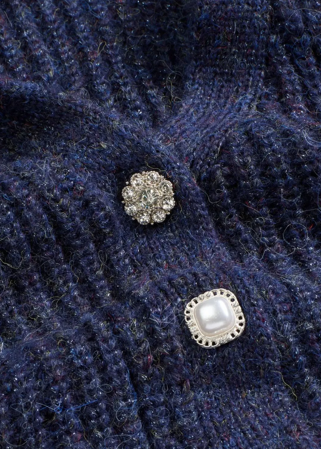 Sale Strick-Weste mit dekorativen Knöpfen und Wollanteil Damen Bekleidung·Umstandsmode|Strickmode
