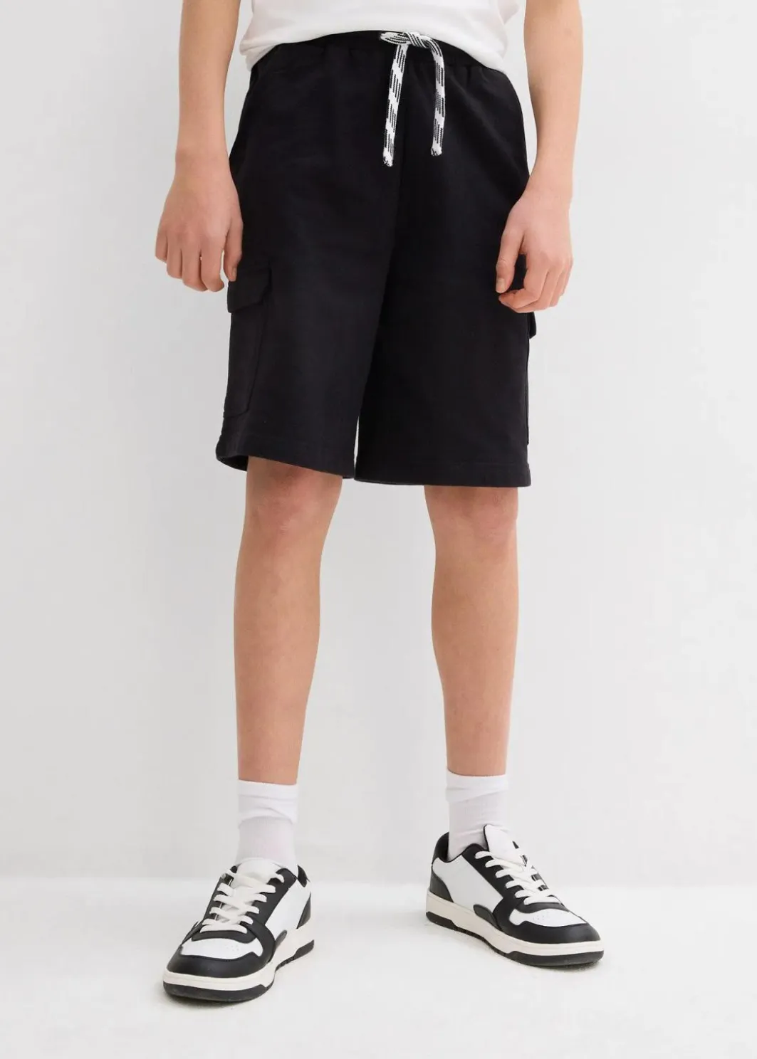 Kinder bonprix Jungen 9-16 Jahre·Shorts|Jungen 2-8 Jahre·Nachhaltigere Materialien|Sweat-Bermuda mit Cargotaschen aus reiner Bio-Baumwolle