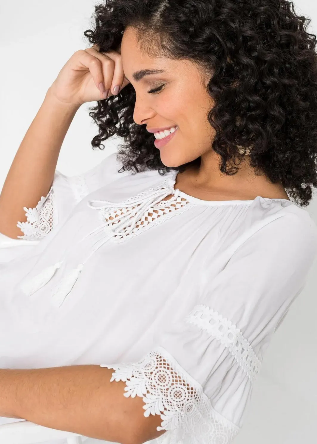 Damen bonprix Blusen & Tuniken|Nachhaltigere Materialien|Tunika mit Spitze aus softer Viskose