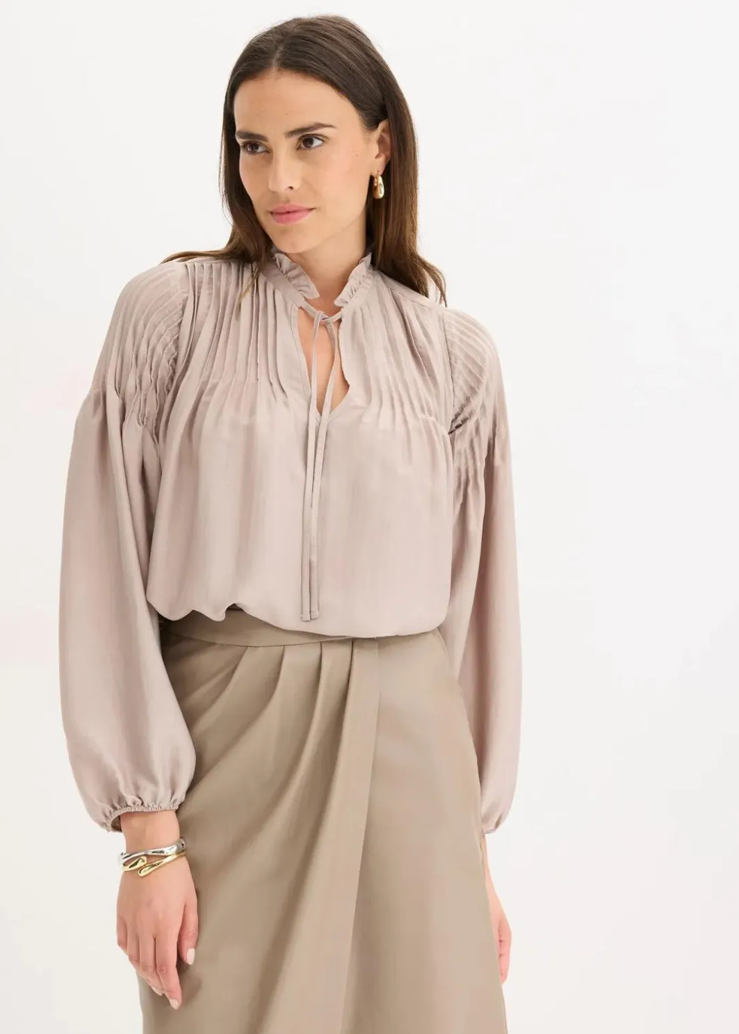 Damen bonprix Blusen & Tuniken|Bekleidung·Jacken & Mäntel|Tunikabluse aus glänzendem Satin mit Biesen