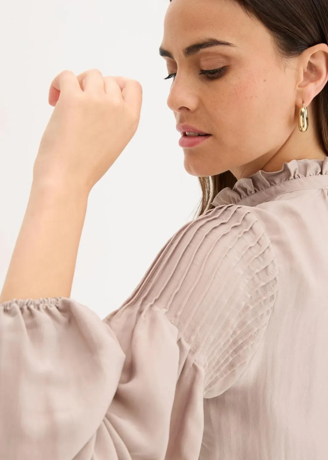 Damen bonprix Blusen & Tuniken|Bekleidung·Jacken & Mäntel|Tunikabluse aus glänzendem Satin mit Biesen