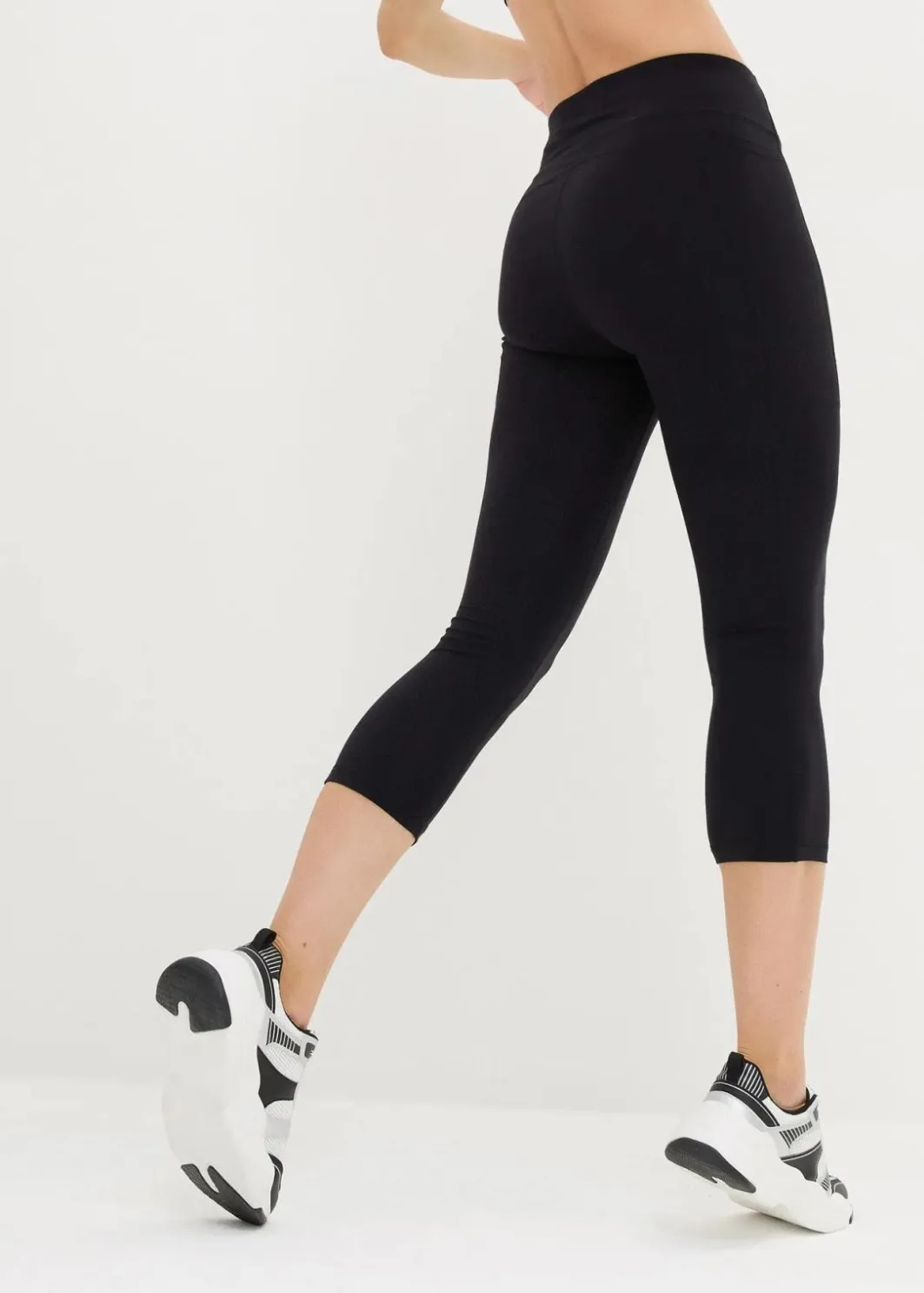 Damen bonprix Bekleidung·Sweat|Bekleidung·Kleider|Ultrasofte Sport-Leggings mit seitlichen Taschen, Capri-Länge