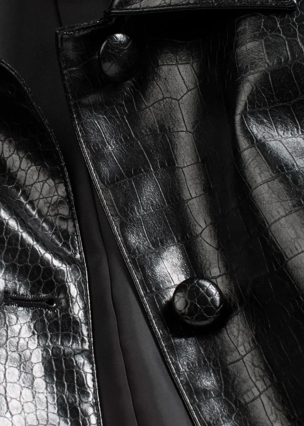 Verkürzte Lederimitat-Jacke mit glossy Krokoprägung Damen Jacken & Mäntel