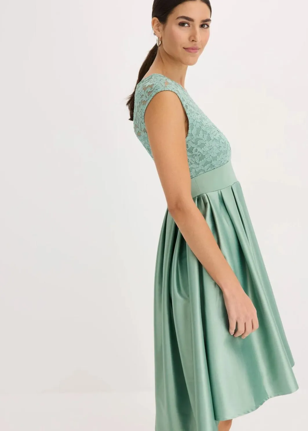 Best Vokuhila-Kleid aus glänzendem Satin mit Spitze Damen Bekleidung·Pullover & Strickjacken|Festliche Mode