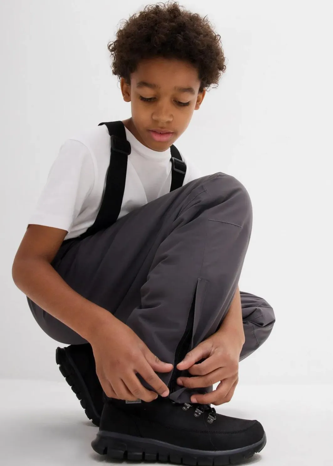 Kinder bonprix Jungen 9-16 Jahre·Bademode|Jungen 9-16 Jahre·Jacken & Outdoor|wasserdichte Funktionshose mit Hosenträgern, warm gefüttert