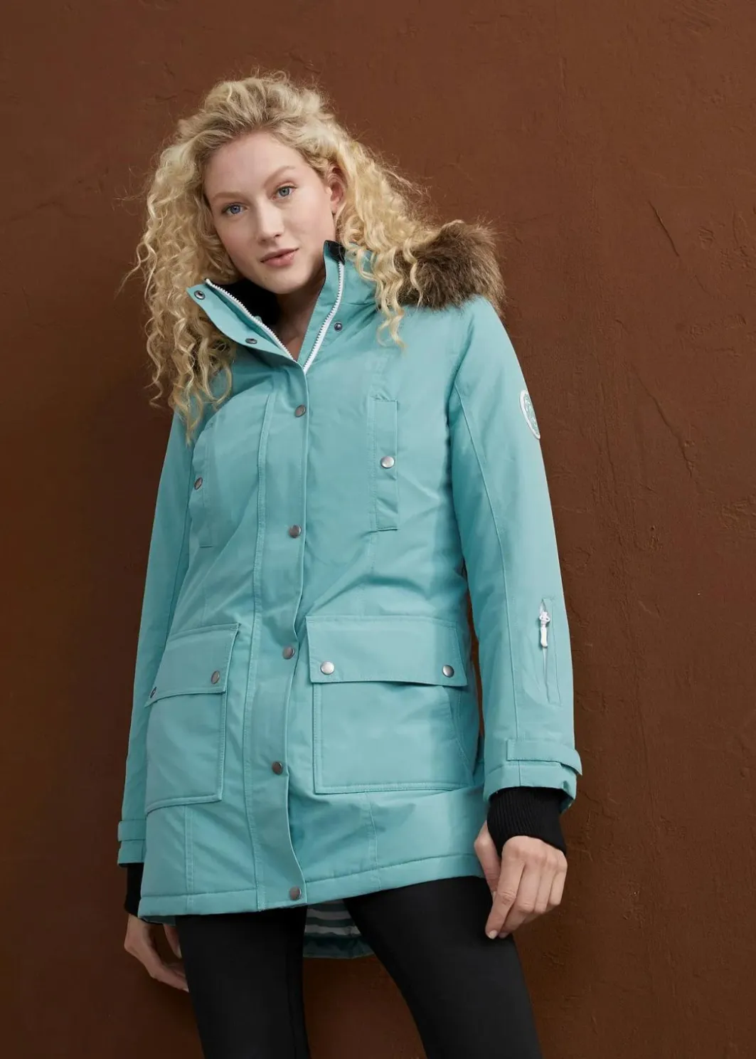 Discount wasserdichte Outdoor-Funktions-Jacke mit Kapuze Damen Bekleidung·Hosen|Nachhaltigere Materialien