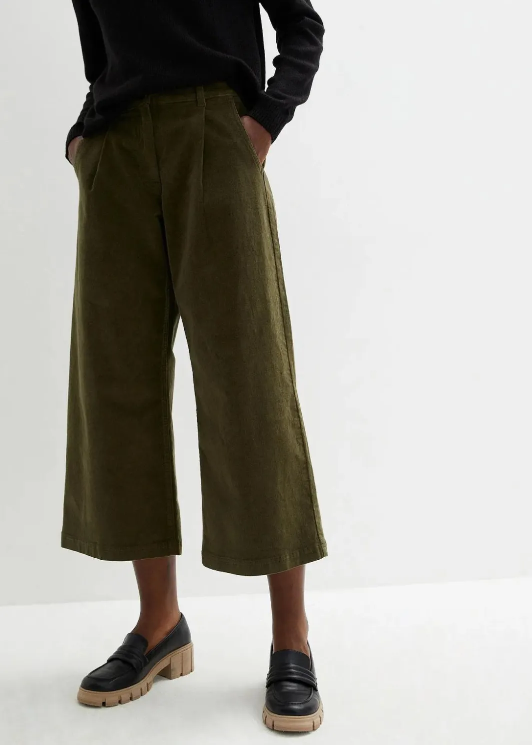 New Weite Stretchcord-Culotte mit High-Waist-Bequembund, 7/8-Länge Damen Bekleidung·Kleider|Hosen
