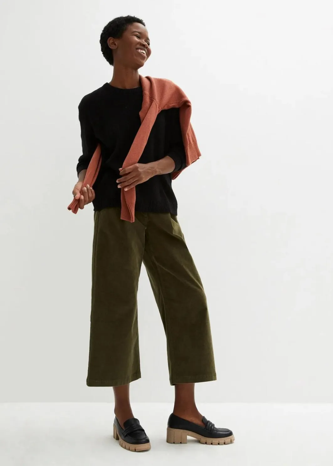 New Weite Stretchcord-Culotte mit High-Waist-Bequembund, 7/8-Länge Damen Bekleidung·Kleider|Hosen
