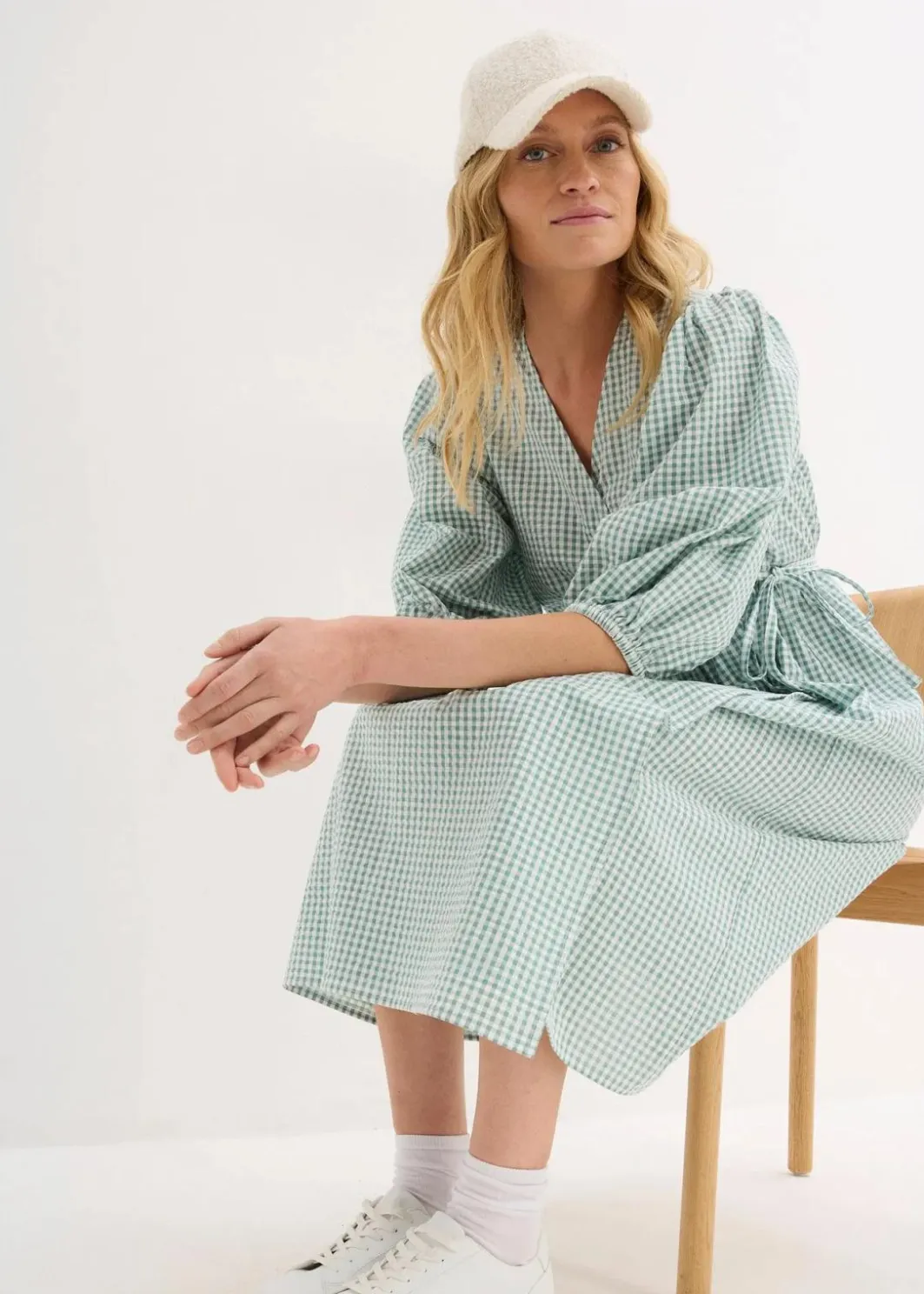 Damen bonprix Kleider|Bekleidung·Pullover & Strickjacken|Wickelkleid aus Strukturmaterial
