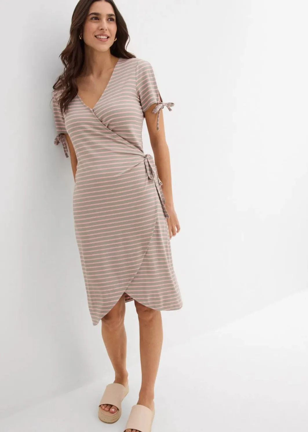 Online Wickelkleid aus fließendem Viskose-Elasthan-Mix Damen Bekleidung·Pullover & Strickjacken|Kleider
