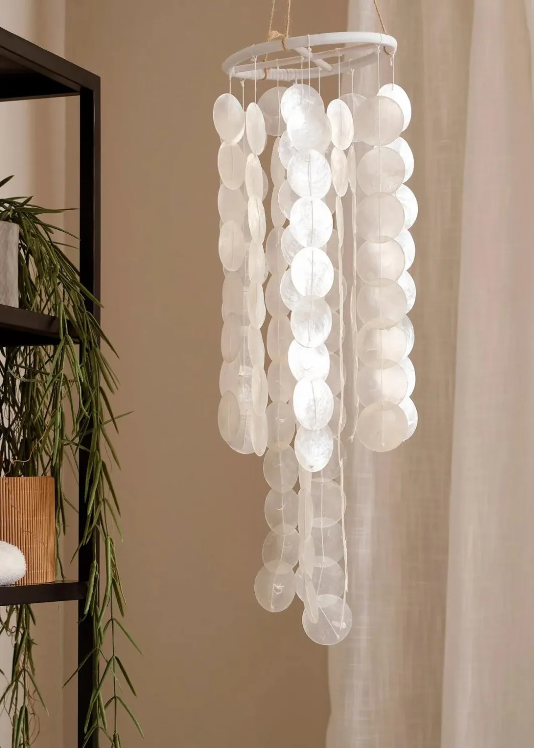 Hot Windspiel mit Capizmuscheln Wohnaccessoires