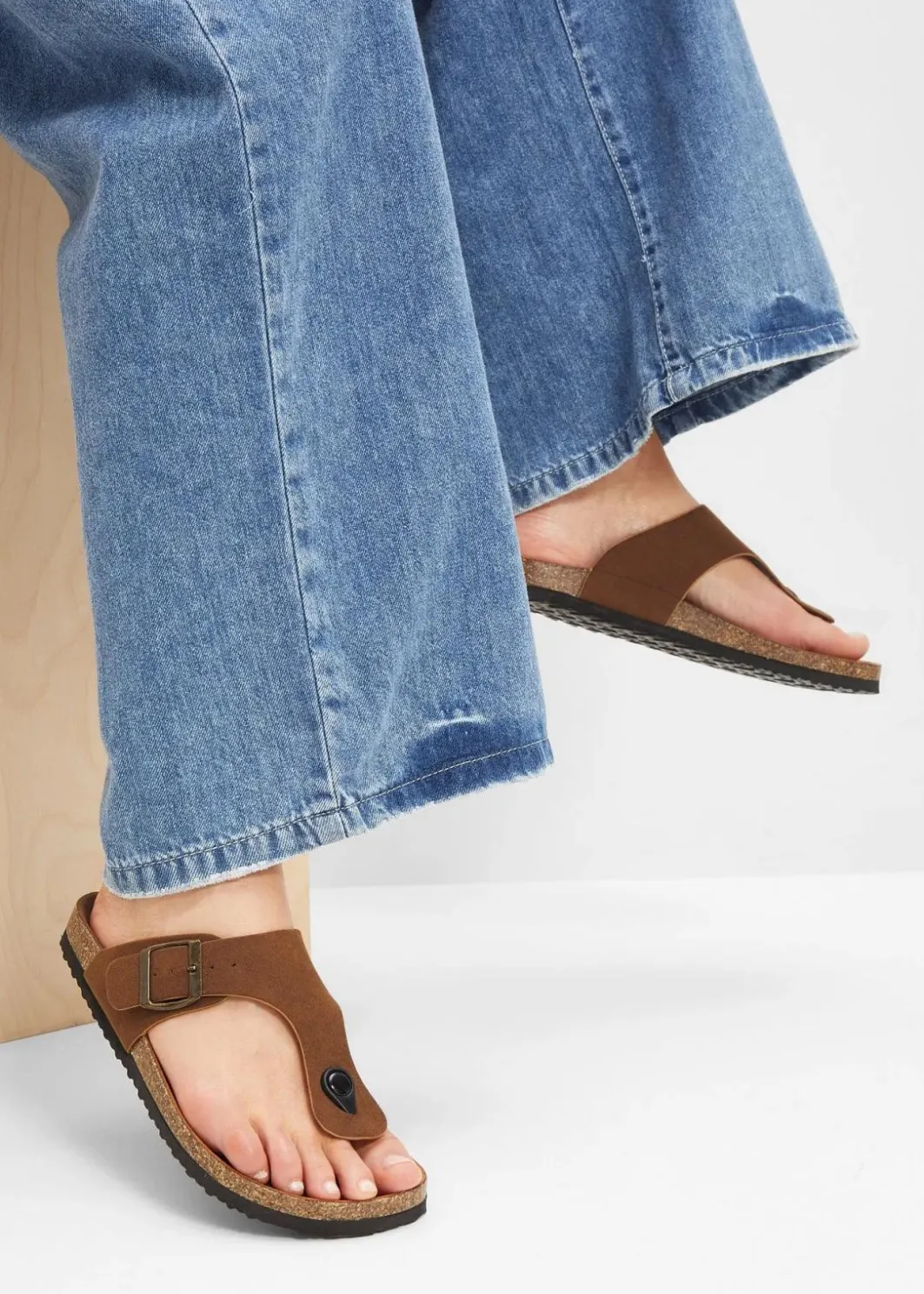 Damen bonprix Sommerschuhe|Zehenstegpantoletten mit dekorativer Schnalle